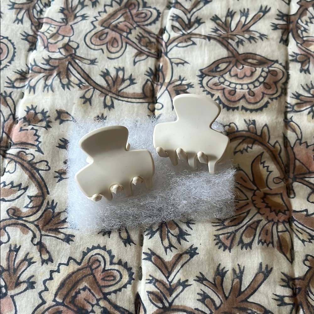Cream Hair Claw Clips